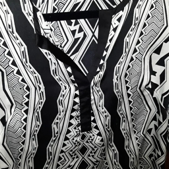 SOLE MIO Silk Black & White Graphic Blouse - Picture 5 of 6